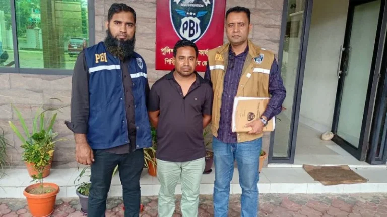 চট্টগ্রামে ভুয়া ডিবি চক্রের মূলহোতা গ্রেপ্তার