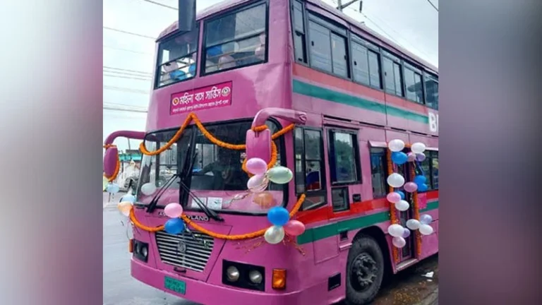 চালক-হেলপার-যাত্রী সবাই নারী, চট্টগ্রামে চালু বিশেষ বাস