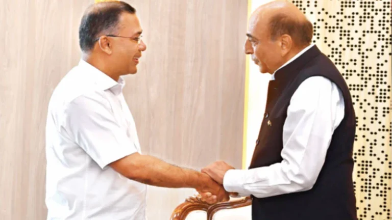 দিল্লির সঙ্গে সম্পর্ক এগিয়ে নিতে সহায়ক পরিবেশ চায় ঢাকা প্রধানমন্ত্রীর সঙ্গে ত্রিবেদীর বৈঠক