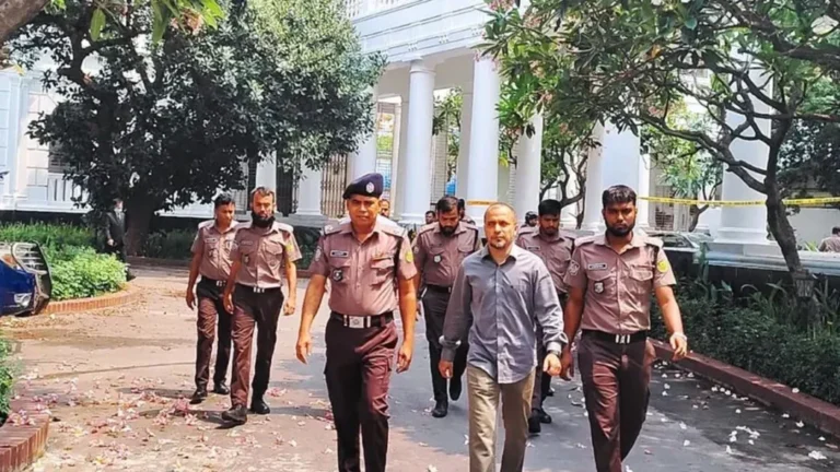 ‘ঘন ঘন তারিখ দিলে কষ্ট হয়, আইনজীবীর ফি দিতে পারি না’ কাঠগড়ায় কান্নায় ভেঙে পড়লেন লে. কর্নেল রেদোয়ানুল