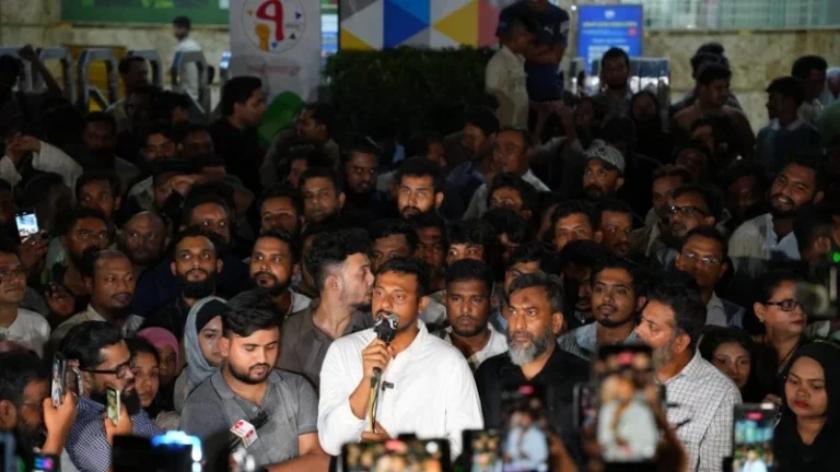 তেলের দাম বৃদ্ধিতে এনসিপির বিক্ষোভ, সরকারকে হুঁশিয়ারি