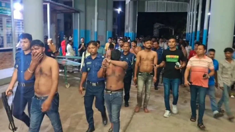 শজিমেক হাসপাতালে রোগীর স্বজন-ইন্টার্ন চিকিৎসকদের সংঘর্ষ, আহত ১২ রোগীর মৃত্যু