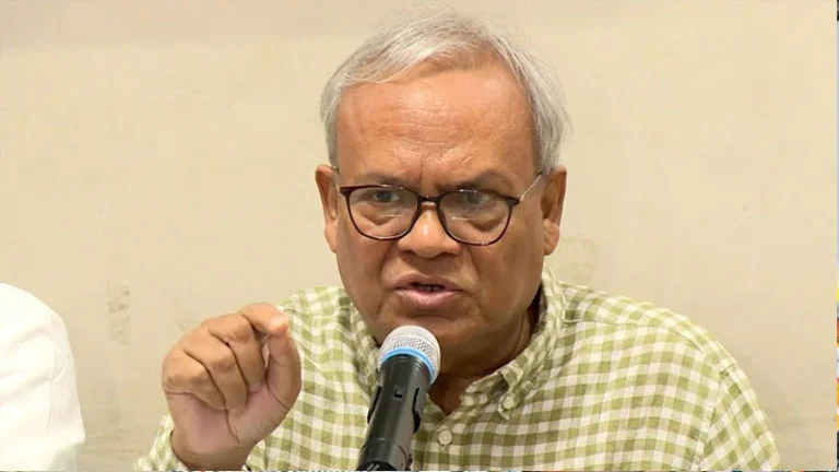 ব্যাংকগুলো এখন শূন্য মাঠের মতো পড়ে আছে