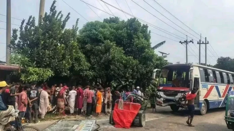 বাস-অটোরিকশা সংঘর্ষ ময়মনসিংহে নিহত সাতজনের চারজনই একই পরিবারের