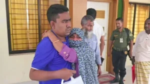 বৃদ্ধ মা চান একসঙ্গে থাকতে, ছেলে নারাজ