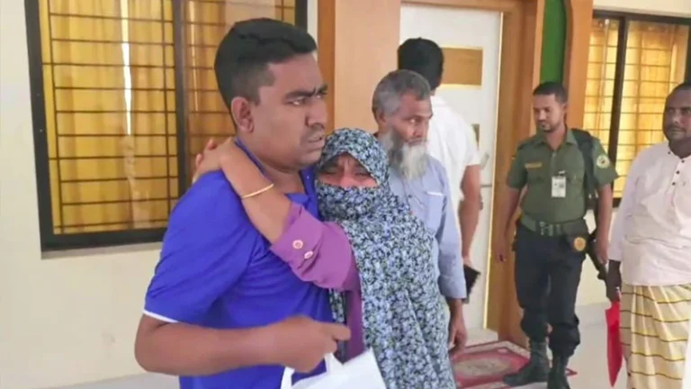 বৃদ্ধ মা চান একসঙ্গে থাকতে, ছেলে নারাজ