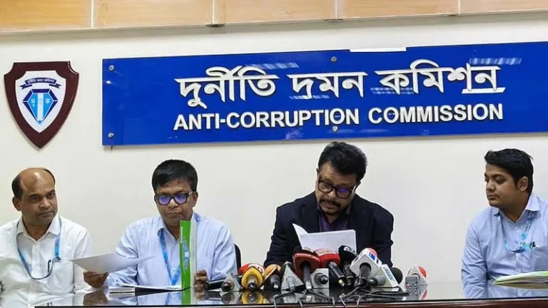 ব্রিফিংয়ে দুদক সচিব বিমান বাহিনীর সাবেক প্রধান আব্দুল হান্নান কাতারে গ্রেপ্তার দেশে ফেরানোর উদ্যোগ
