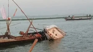 মেঘনায় জেলেদের ধাওয়া, ডুবে গেল নৌ-পুলিশের স্পিডবোট